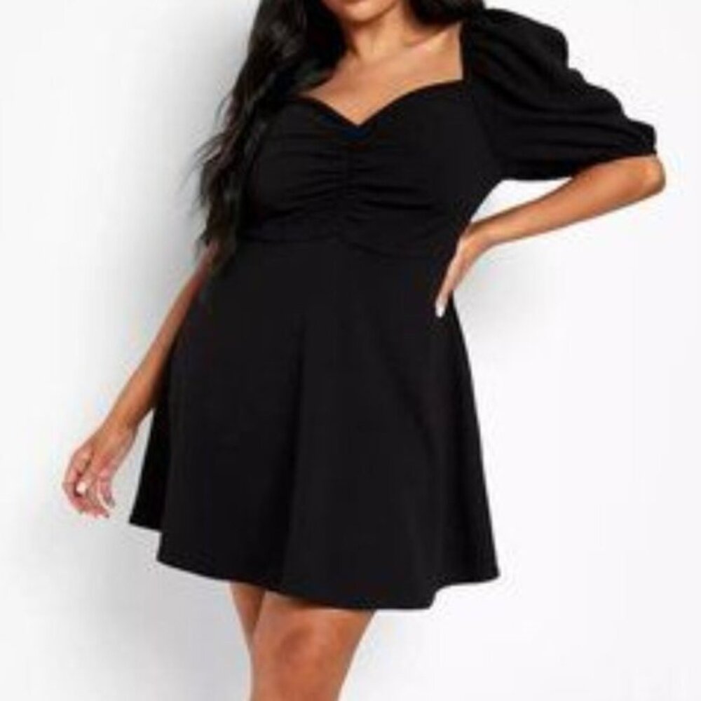 BOOHOO PLUS black short sleeve skater dress ruched front size 22